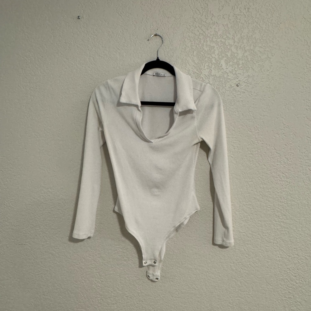 ReoRia Elegant White Ribbed Collared Bodysuit